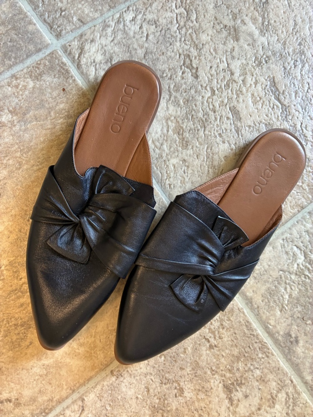 Bueno Black Pointed Bow Slide Mules. Size 42 (approx 10.5) feminine flats!